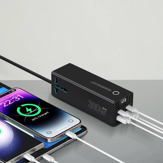 مبدل برق فندکی پاورولوژی مدل 2AC Universal  با توان ۳۰۰ وات